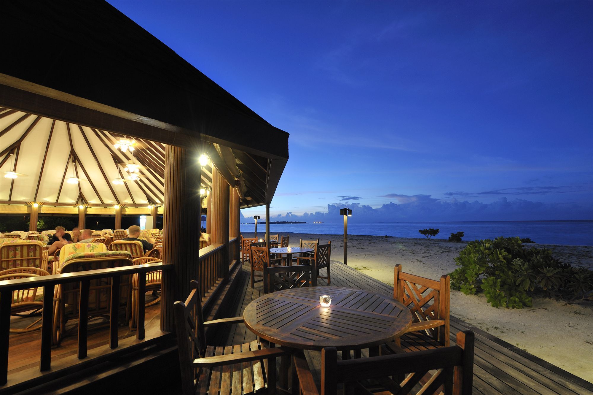 ฮอลิเดย์ ไอส์แลนด์ รีสอร์ต แอนด์ สปา Hotel Maamigili Island ภายนอก รูปภาพ